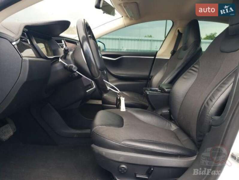 Ліфтбек Tesla Model S 2014 в Києві