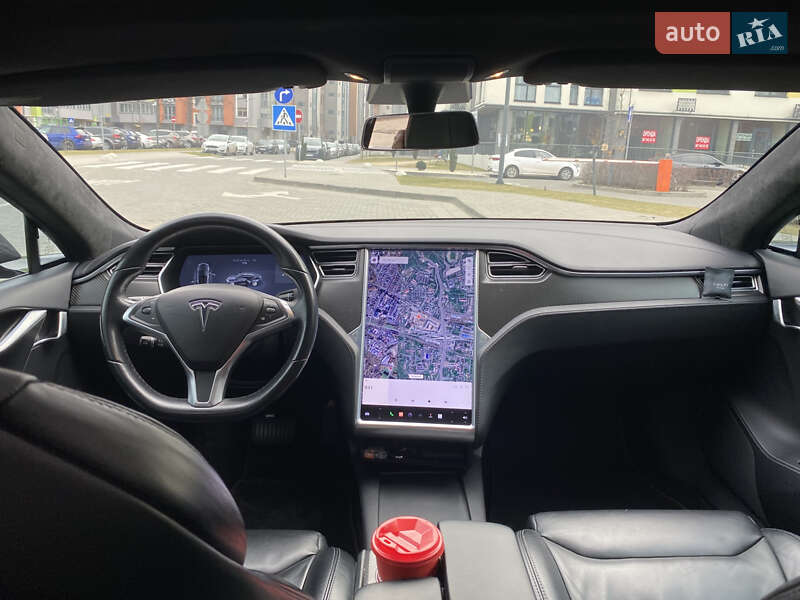 Лифтбек Tesla Model S 2017 в Львове