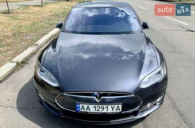 Лифтбек Tesla Model S 2016 в Киеве