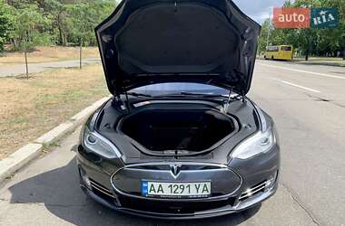 Лифтбек Tesla Model S 2016 в Киеве