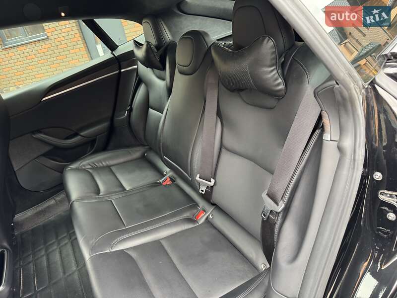 Лифтбек Tesla Model S 2022 в Виннице