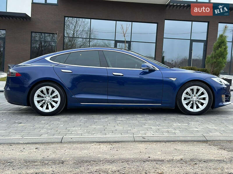 Лифтбек Tesla Model S 2016 в Львове