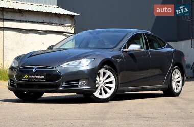 Ліфтбек Tesla Model S 2016 в Києві