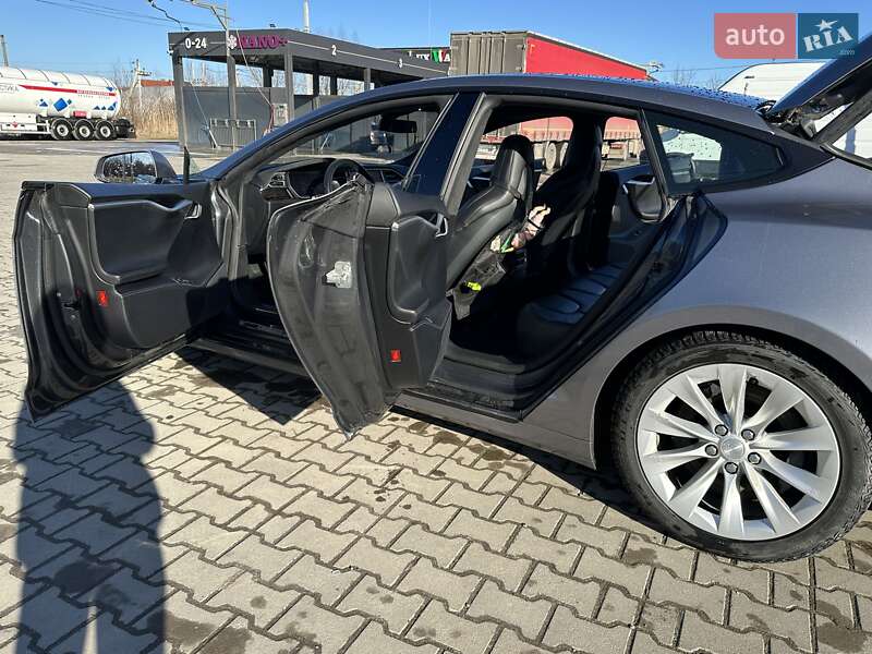 Лифтбек Tesla Model S 2016 в Львове