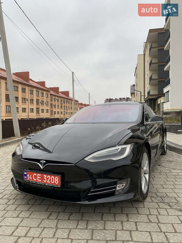 Ліфтбек Tesla Model S 2019 в Львові