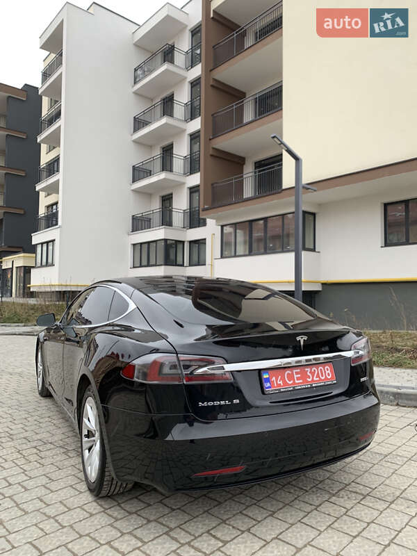 Ліфтбек Tesla Model S 2019 в Львові
