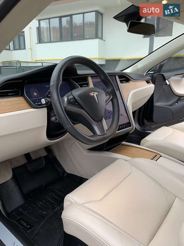 Ліфтбек Tesla Model S 2019 в Львові