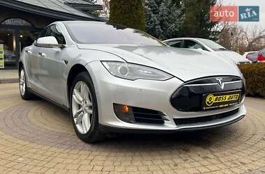 Лифтбек Tesla Model S 2015 в Львове