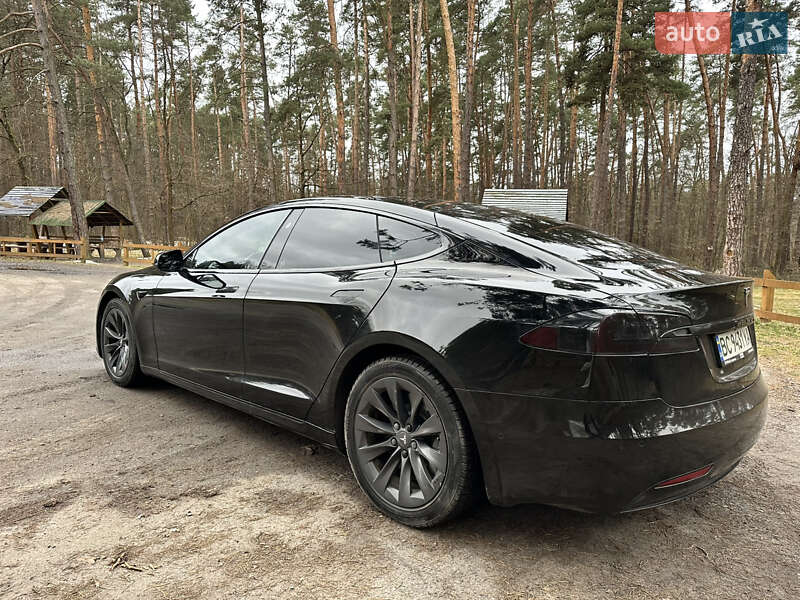 Лифтбек Tesla Model S 2018 в Львове