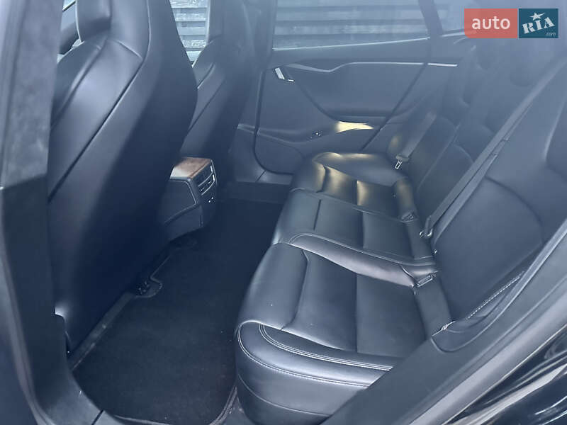 Лифтбек Tesla Model S 2018 в Львове
