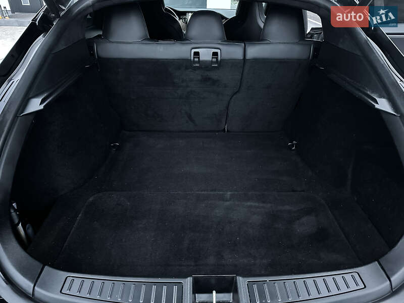 Лифтбек Tesla Model S 2018 в Львове