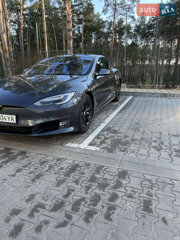 Ліфтбек Tesla Model S 2016 в Гостомелі