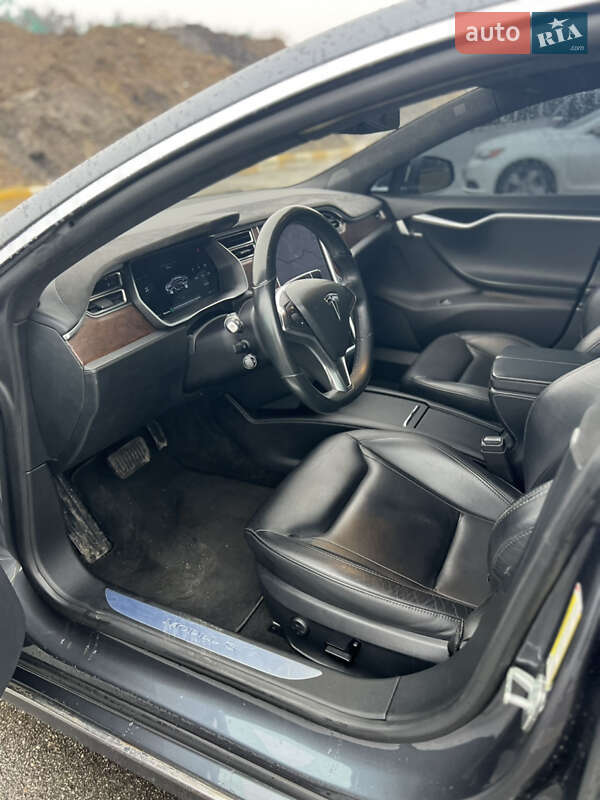 Ліфтбек Tesla Model S 2016 в Гостомелі