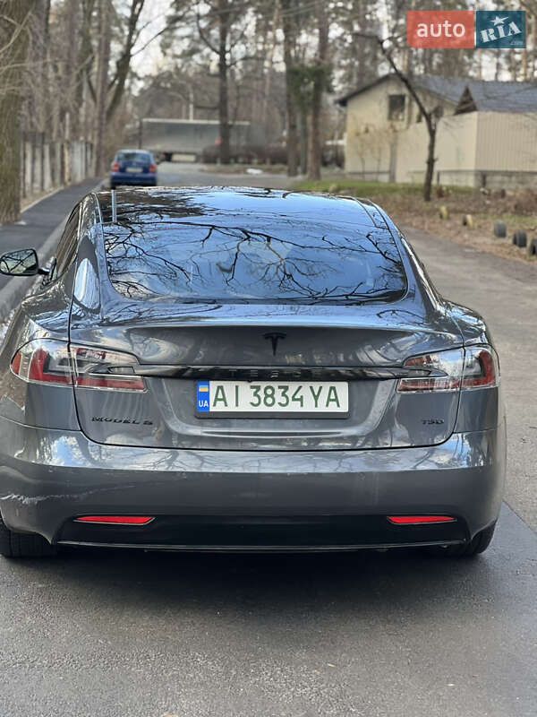 Ліфтбек Tesla Model S 2016 в Гостомелі