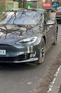 Лифтбек Tesla Model S 2016 в 