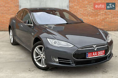 Лифтбек Tesla Model S 2015 в Сарнах