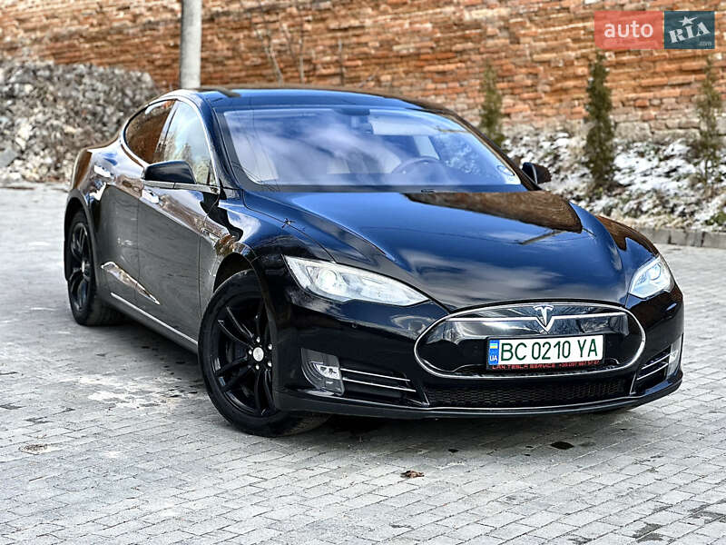 Лифтбек Tesla Model S 2014 в 