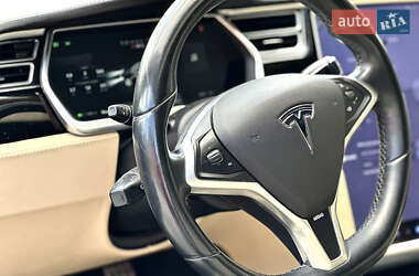 Лифтбек Tesla Model S 2014 в 