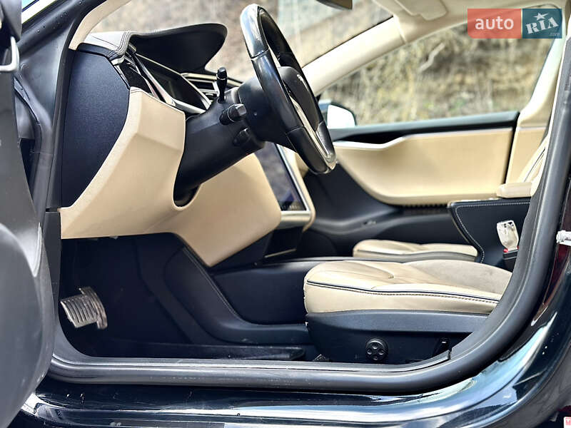 Лифтбек Tesla Model S 2014 в Тернополе фото 47 Лифтбек Tesla Model S 2014 в Тернополе