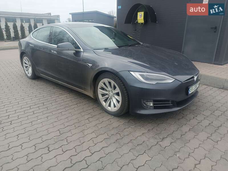 Лифтбек Tesla Model S 2017 в Хмельницком