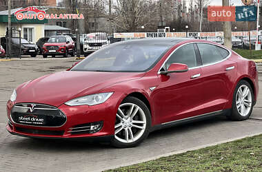 Tesla Model S 2015