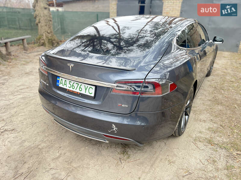 Лифтбек Tesla Model S 2014 в Киеве