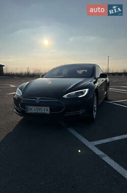 Ліфтбек Tesla Model S 2015 в Рівному