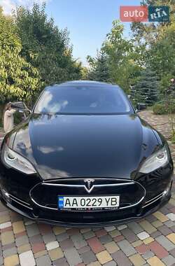 Лифтбек Tesla Model S 2015 в Броварах