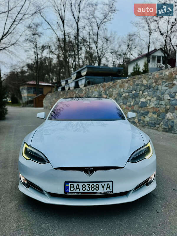 Лифтбек Tesla Model S 2018 в Кропивницком