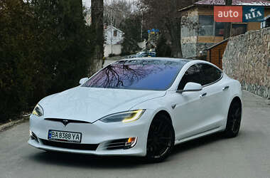 Лифтбек Tesla Model S 2018 в 