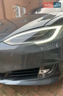 Ліфтбек Tesla Model S 2017 в Львові