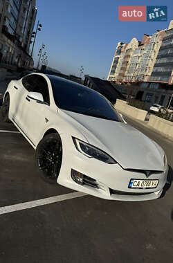 Ліфтбек Tesla Model S 2016 в Умані