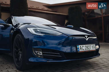 Лифтбек Tesla Model S 2017 в Львове