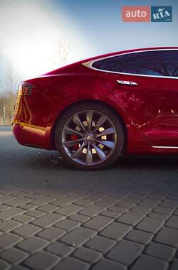 Лифтбек Tesla Model S 2017 в 