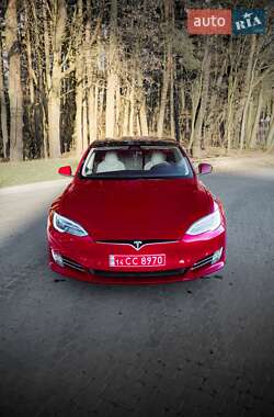 Лифтбек Tesla Model S 2017 в 
