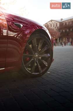 Лифтбек Tesla Model S 2017 в 