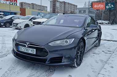 Лифтбек Tesla Model S 2015 в Львове