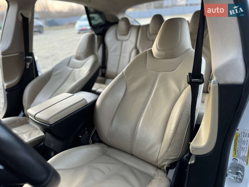 Лифтбек Tesla Model S 2013 в Трускавце