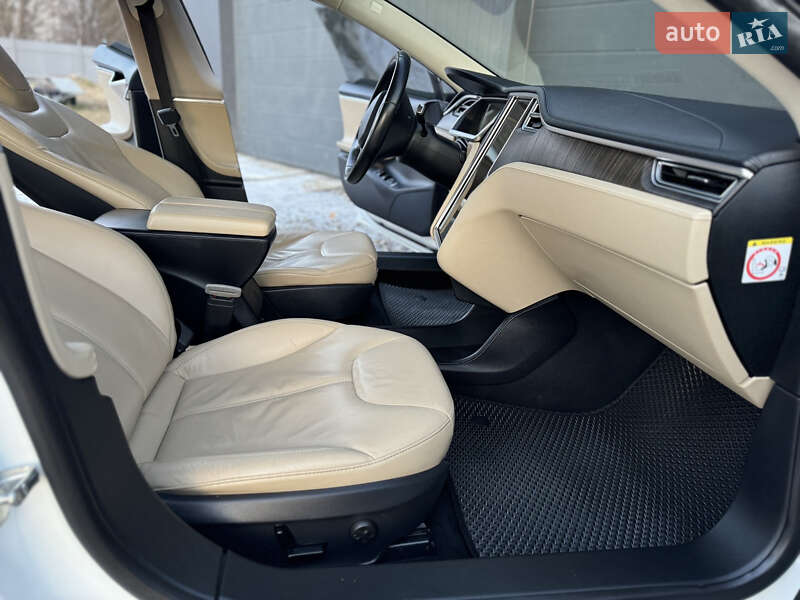 Лифтбек Tesla Model S 2013 в Трускавце