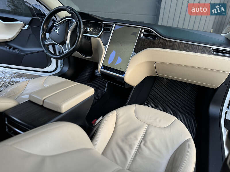 Лифтбек Tesla Model S 2013 в Трускавце
