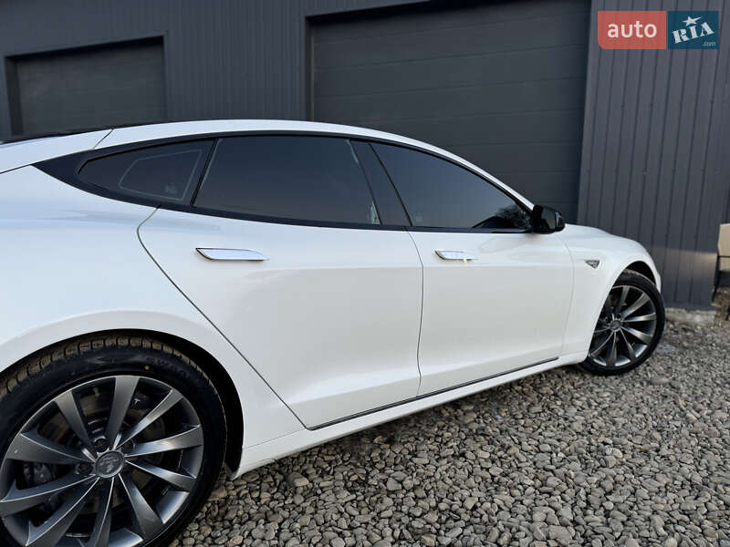 Лифтбек Tesla Model S 2013 в Трускавце