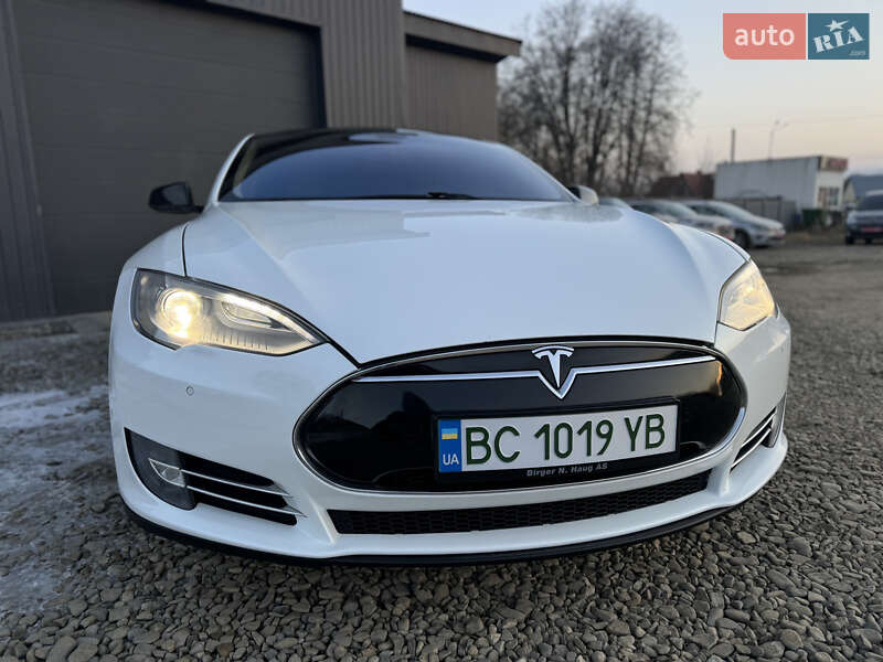Лифтбек Tesla Model S 2013 в Трускавце