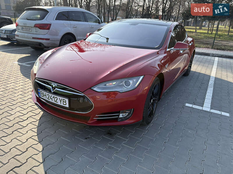 Tesla Model S 2014