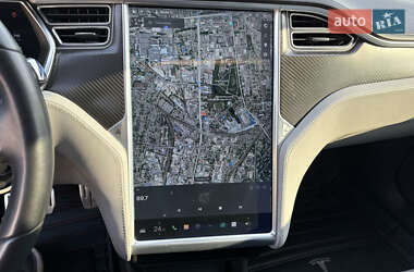 Лифтбек Tesla Model S 2014 в 