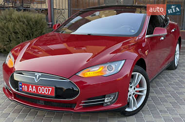 Ліфтбек Tesla Model S 2015 в Сарнах