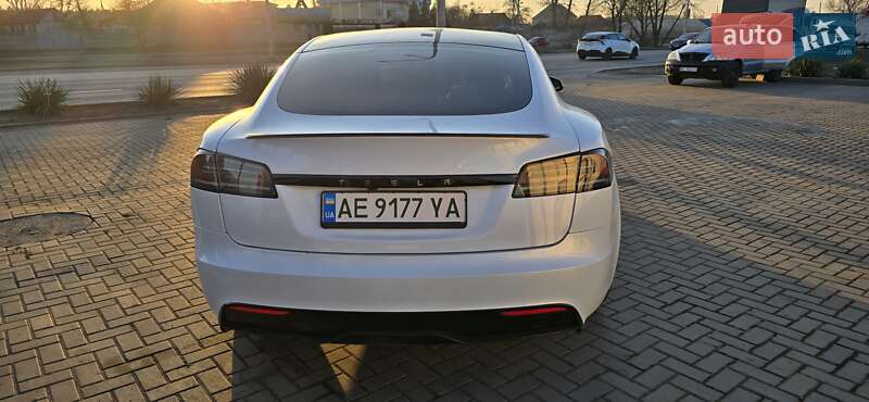 Ліфтбек Tesla Model S 2024 в Дніпрі