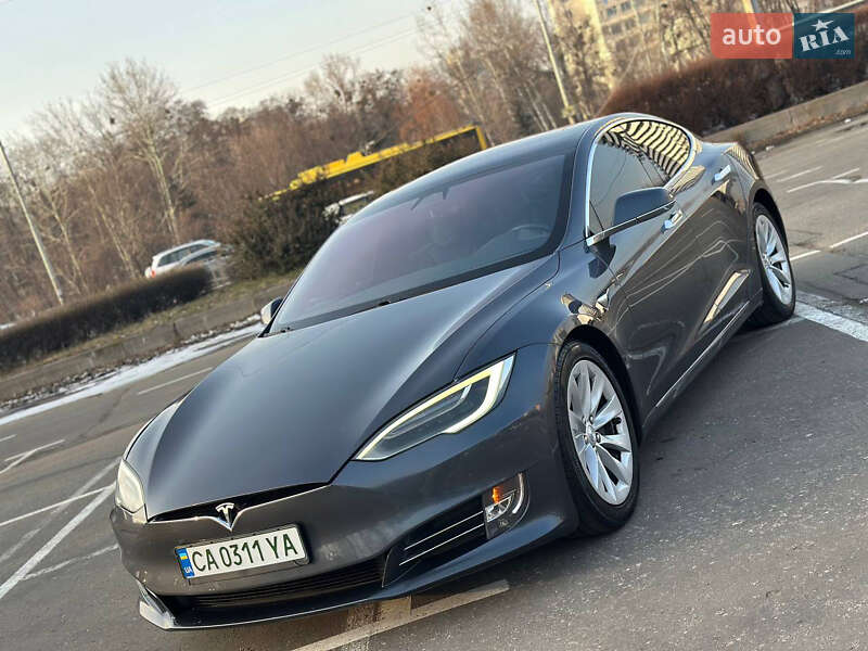 Лифтбек Tesla Model S 2017 в Киеве