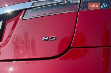 Лифтбек Tesla Model S 2013 в 