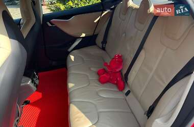 Лифтбек Tesla Model S 2013 в 