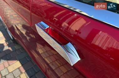 Лифтбек Tesla Model S 2013 в 